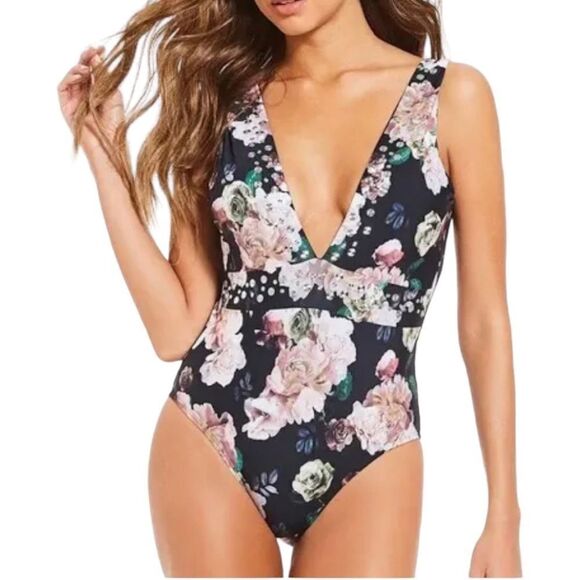 ☀️☀️☀️ Black Floral Studded Swimsuit - Picture 3 of 8